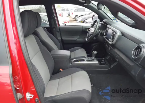 2021 Toyota Tacoma Trd Off-Road z USA, uszkodzony, nr VIN 5TFAZ5CN4MX105846